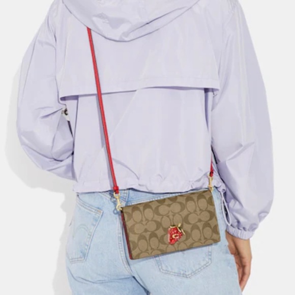 🌸NEW COACH 🍓 SIGNATURE COATED CANVAS AND SMOOTH LEATHER WITH TAGS. - Picture 2 of 5